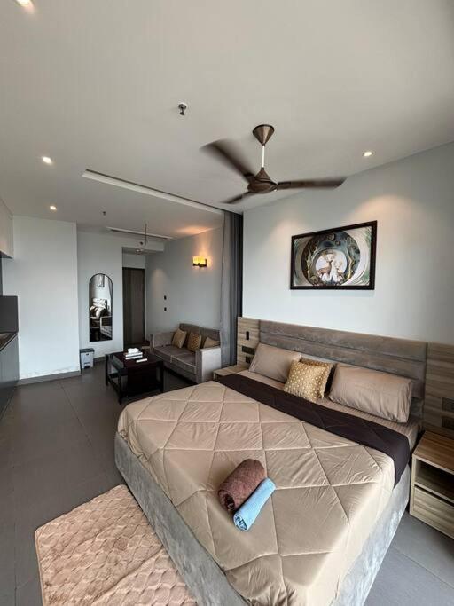 Countryside Luxury Suites - Supernova Noida Nueva Delhi Exterior foto
