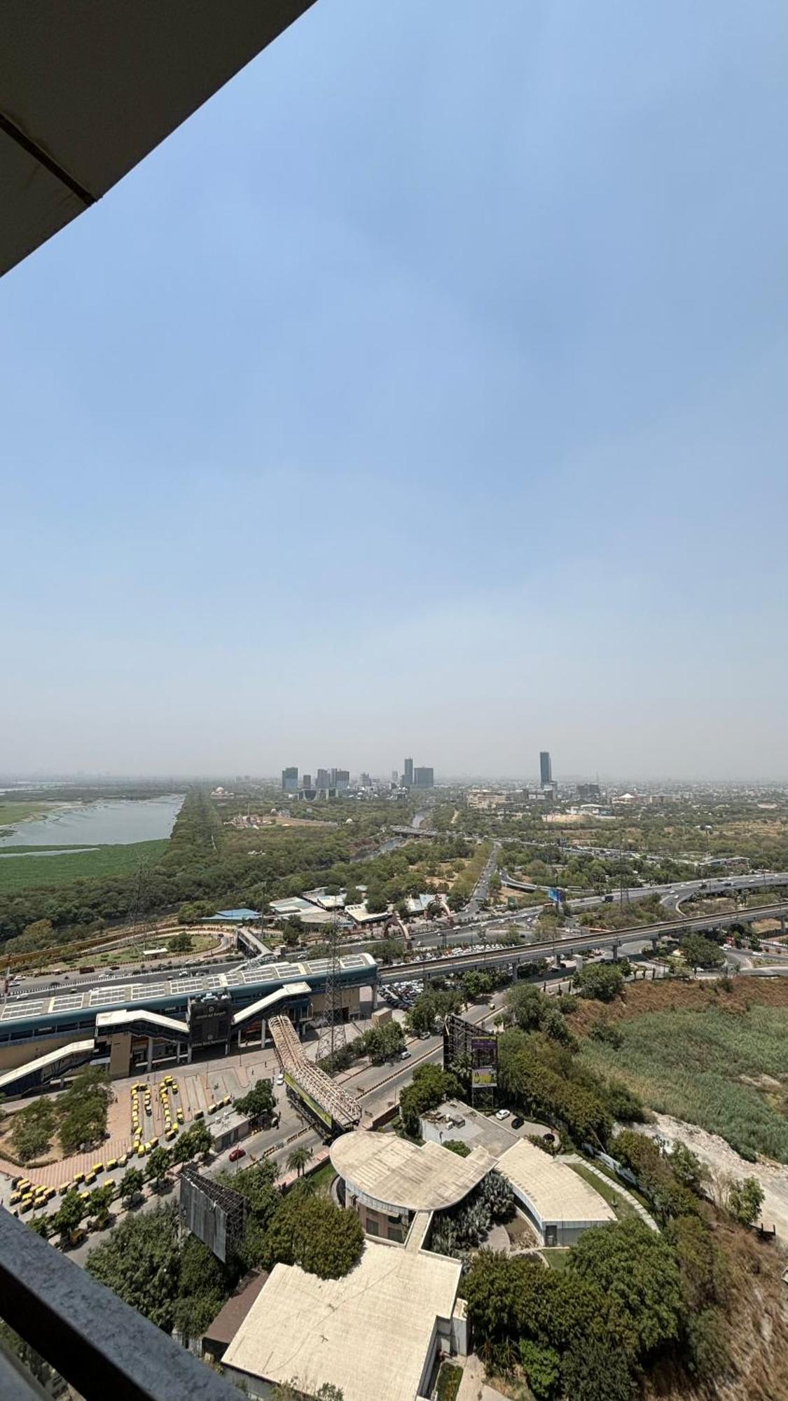 Countryside Luxury Suites - Supernova Noida Nueva Delhi Exterior foto